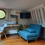 Atypique Independant Sur Peniche *