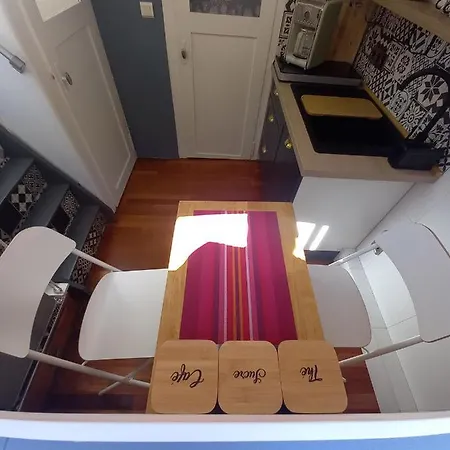 Atypique Independant Sur Peniche *