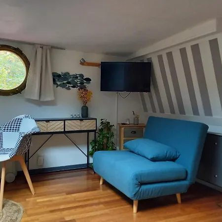 Atypique Independant Sur Peniche *