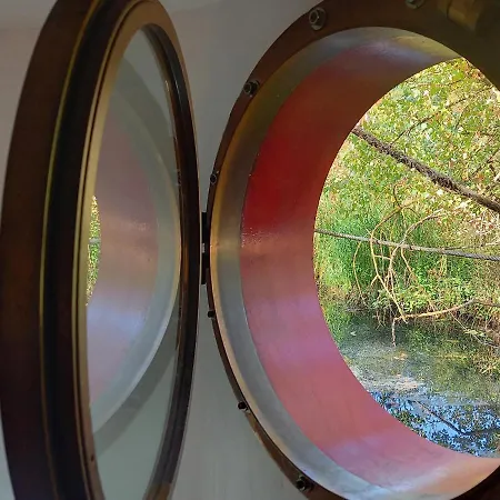 Atypique Independant Sur Peniche *