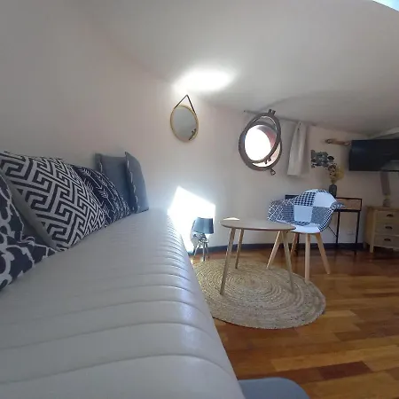 Atypique Independant Sur Peniche Apartmán *