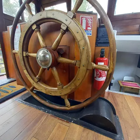 Atypique Independant Sur Peniche Apartman *