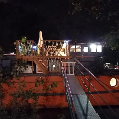 Atypique Indépendant Sur Péniche *