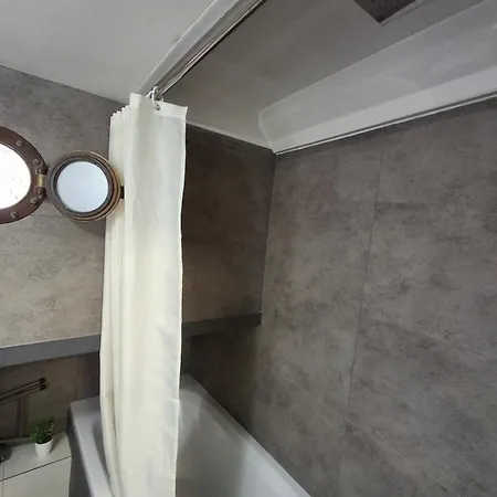 Apartman Atypique Independant Sur Peniche Metz