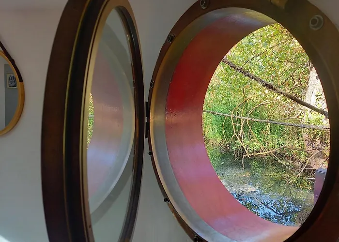 Atypique Indépendant Sur Péniche *