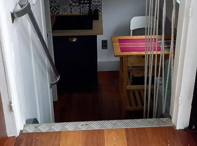 Atypique Independant Sur Peniche Metz