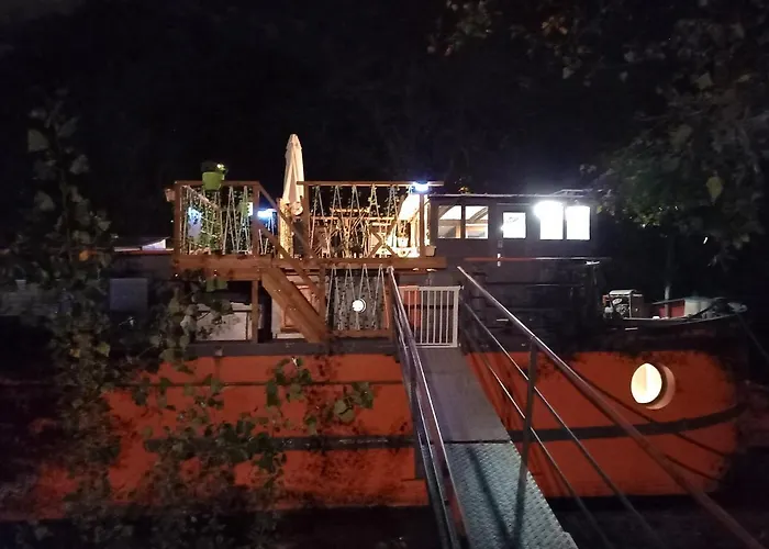 Atypique Indépendant Sur Péniche *